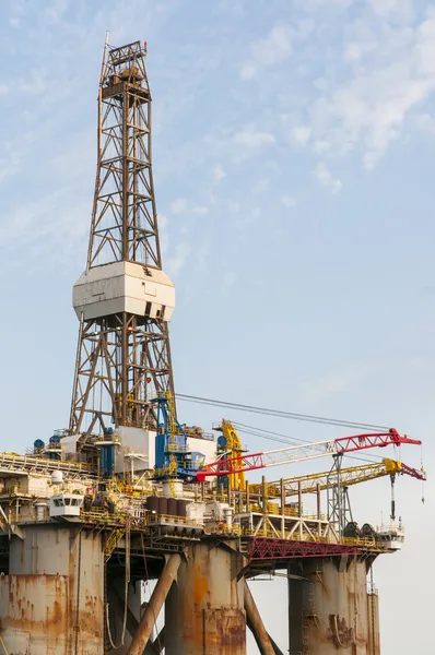 Gas and oil rig platform in the port of Tenerife — Stock Photo, Image