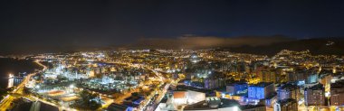 gece şehrin havadan görünümü. Santa cruz de tenerife
