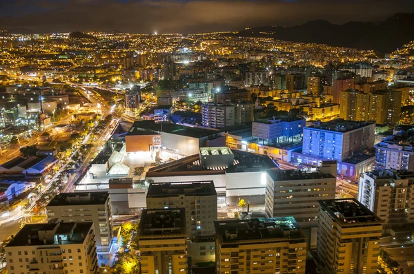 Luftaufnahme der nächtlichen Stadt. Weihnachtsmann auf Teneriffa — Stockfoto