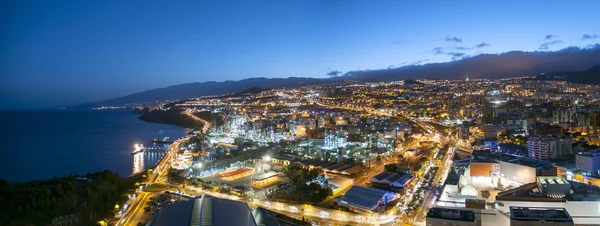 Vista aérea de la ciudad nocturna. Santa Cruz de Tenerife Fotos De Stock