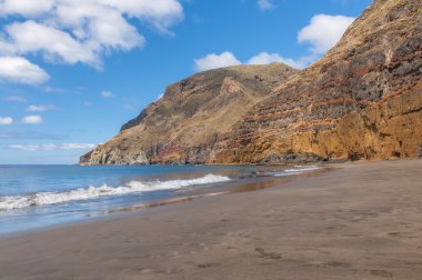 siyah, volkanik kum plaj. Tenerife Adası