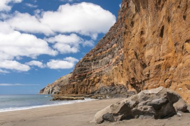 siyah, volkanik kum plaj. Tenerife Adası