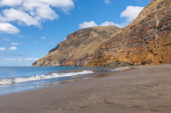 Spiaggia vulcanica di sabbia nera. Isola di Tenerife — Foto Stock