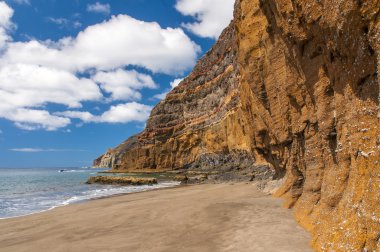 siyah, volkanik kum plaj. Tenerife Adası