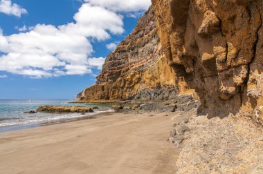 siyah, volkanik kum plaj. Tenerife Adası