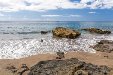 siyah, volkanik kum plaj. Tenerife Adası