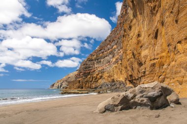 siyah, volkanik kum plaj. Tenerife Adası