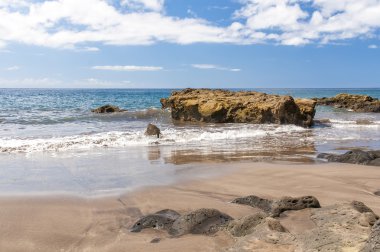 siyah, volkanik kum plaj. Tenerife Adası