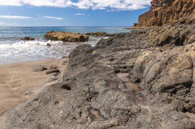 siyah, volkanik kum plaj. Tenerife Adası