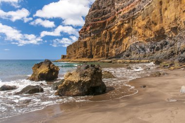 siyah, volkanik kum plaj. Tenerife Adası