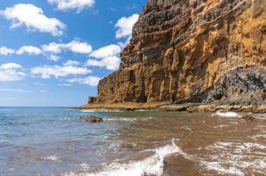 siyah, volkanik kum plaj. Tenerife Adası