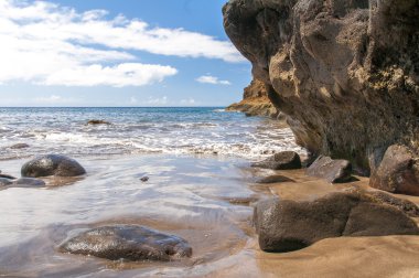 siyah, volkanik kum plaj. Tenerife Adası