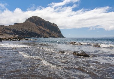 siyah, volkanik kum plaj. Tenerife Adası