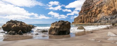 siyah, volkanik kum plaj. Tenerife Adası