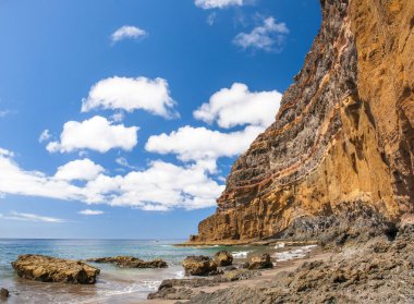 siyah, volkanik kum plaj. Tenerife Adası