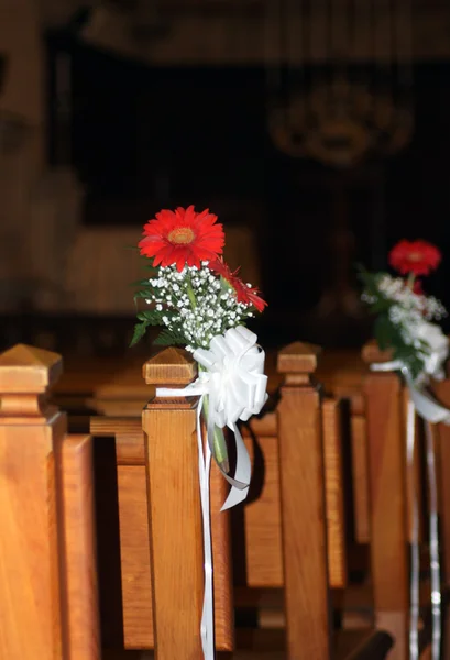 Bouquet of flowers in church — Stock Photo, Image