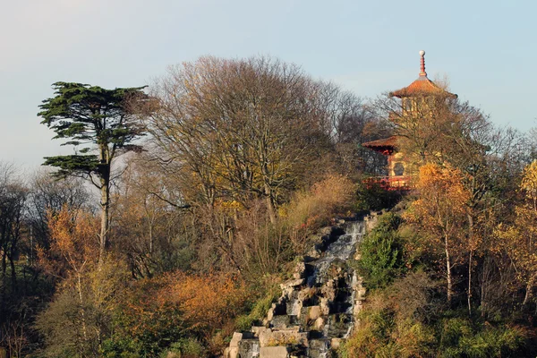 Japanese pagoda and waterfall — Stock Photo, Image