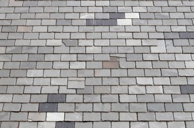 gri kiremitli çatının