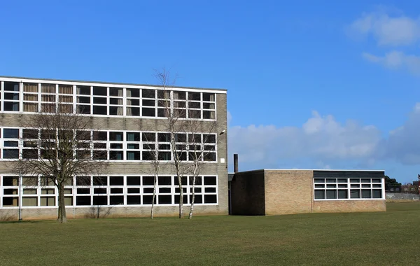 Utsidan av skolbyggnaden — Stockfoto