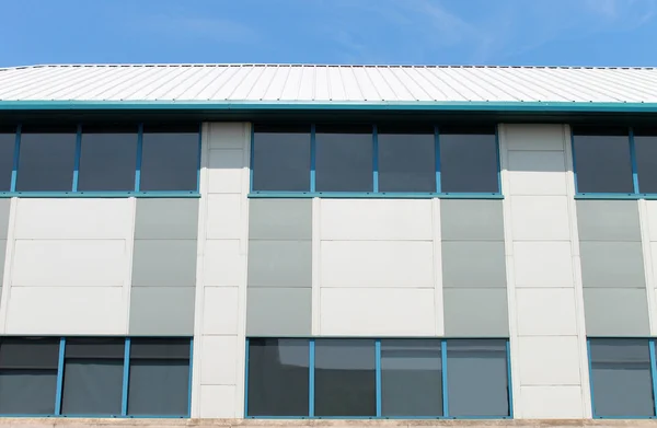 Edificio de oficinas moderno —  Fotos de Stock