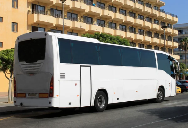 Turistbuss utanför hotel — Stockfoto