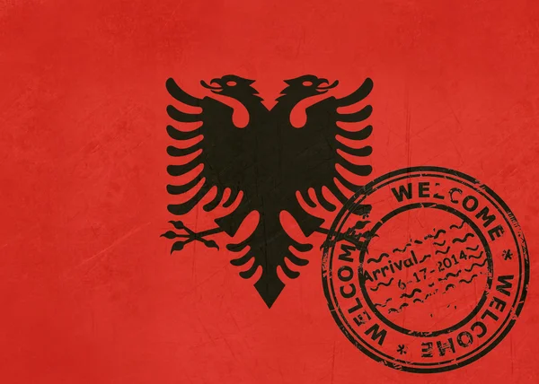 에 오신 것을 환영 합니다 여권 스탬프와 알바니아 깃발 — 스톡 사진