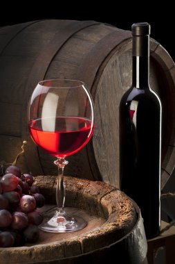 kırmızı şarap ile natürmort