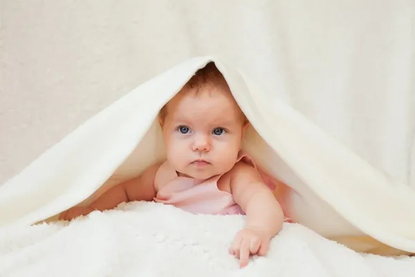 Schattige kleine baby — Stockfoto