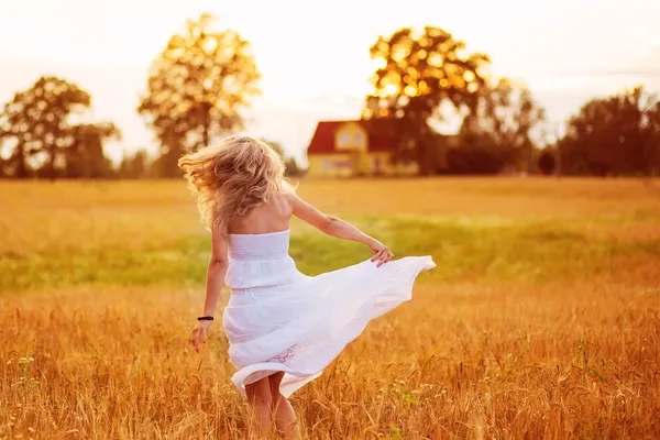 Menina se divertindo — Fotografia de Stock