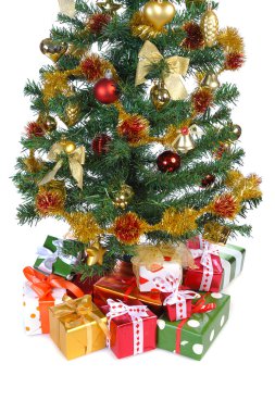 Hediye kutuları Noel ağacının altında