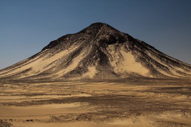 Mısır'daki siyah çölde Hill