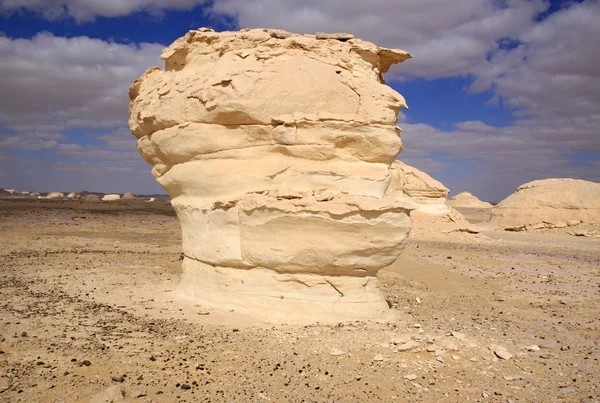 Vento e sol modelado calcários esculturas no deserto branco, Egito — Fotografia de Stock