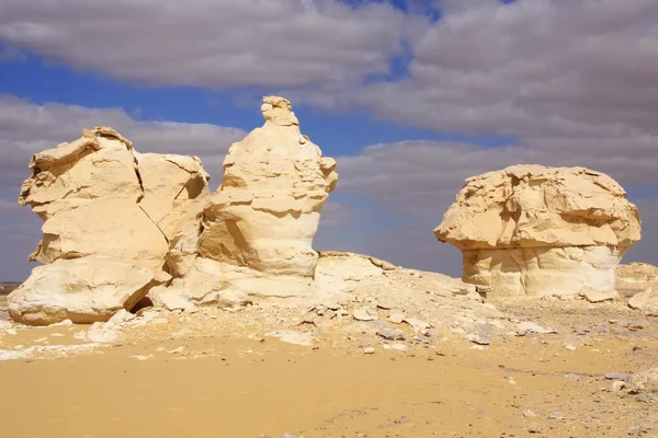 Wind and sun modeled limestones sculptures in White desert ,Egypt — Stock Photo, Image
