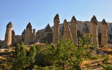 gorcelid Vadisi'ndeki taş sütunlar