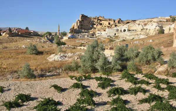 Casa tallada en la típica formación rocosa en Capadocia, Turquía —  Fotos de Stock