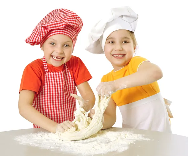 Unordentliche Kinder beim Kneten — Stockfoto