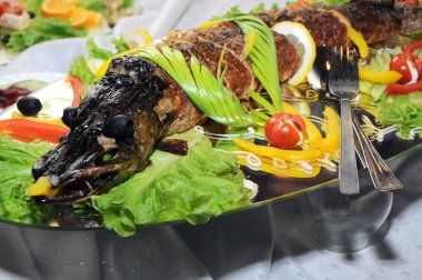 ızgara balık ve sebze