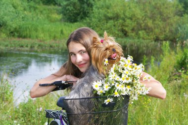 Bisikletli genç kız