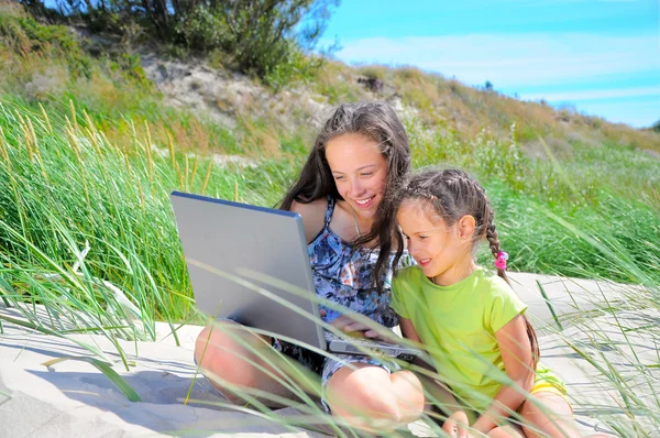 Little girls with computer — Zdjęcie stockowe