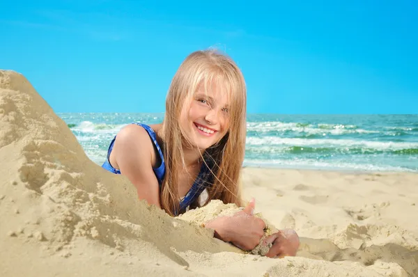 Little girl on a sandy beach — Stock Photo, Image