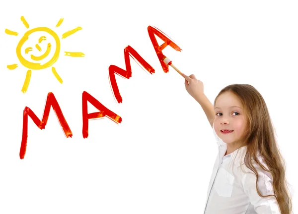 Маленькая девочка пишет слово Мама — стоковое фото