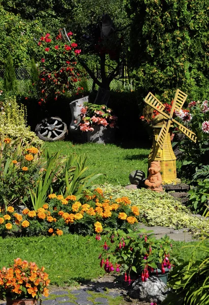 Anlagda blomma trädgård — Stockfoto