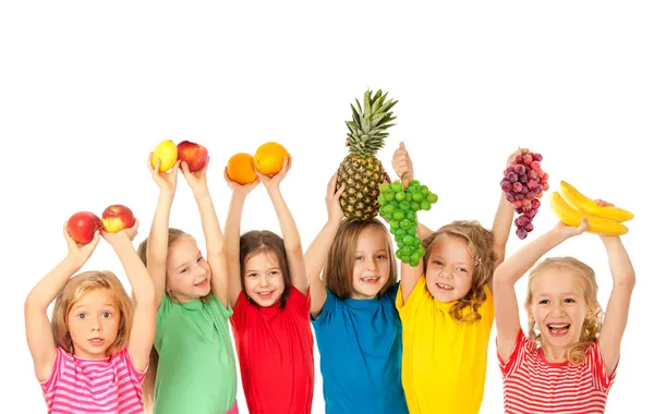 Crianças felizes com frutas — Fotografia de Stock