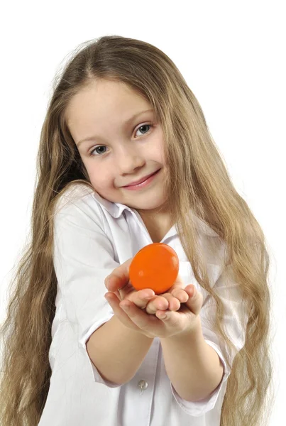 Petite fille avec oeuf de Pâques — Photo