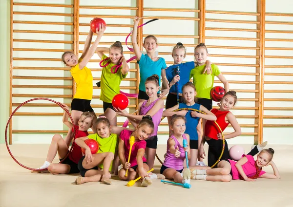 Pequeños gimnastas felices —  Fotos de Stock