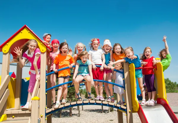 Niños divertidos al aire libre —  Fotos de Stock