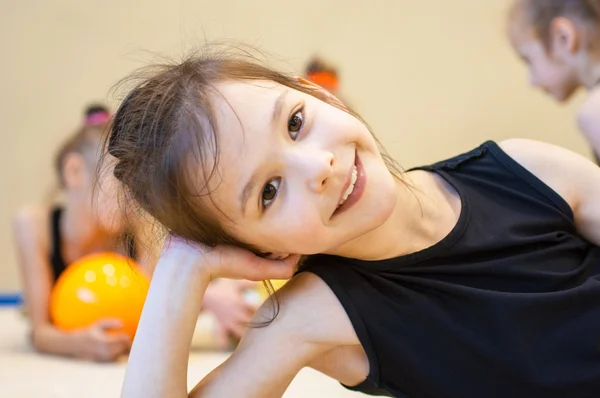 Pequeña gimnasta. — Foto de Stock