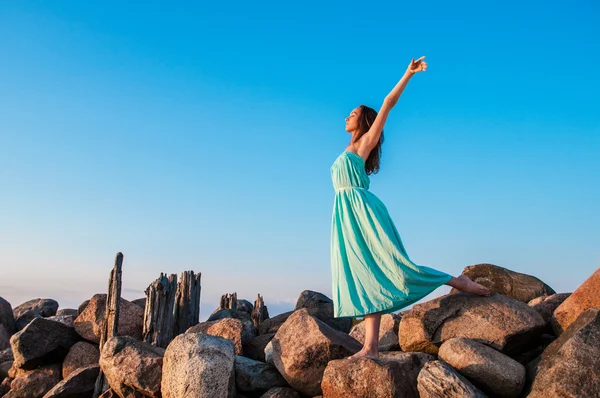 Lady in blue dress on seashore — Stock Photo, Image