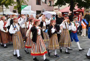 Klaipeda, Litvanya - 16 Temmuz 2022: Avrupa halk kültürü festivali 16 Temmuz 2022 Klaipeda, Litvanya