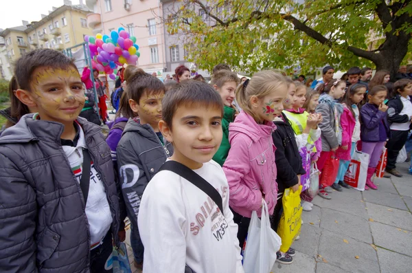 Dzieci z pomalowanymi twarzami. — Zdjęcie stockowe